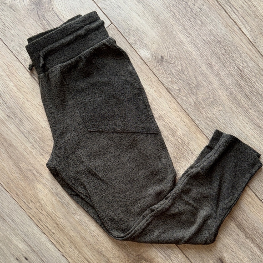 Z By Zella Olive Army Green Super Soft Stretchy Capri Cropped Pants